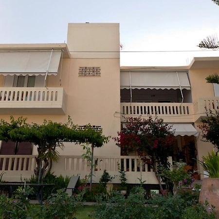 Raisakis Apartments Agia Marina Esterno foto