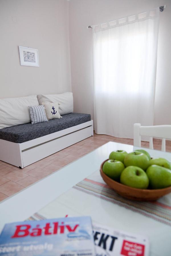 Raisakis Apartments Agia Marina Esterno foto