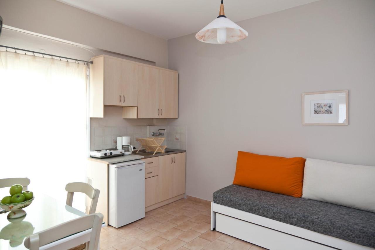 Raisakis Apartments Agia Marina Esterno foto