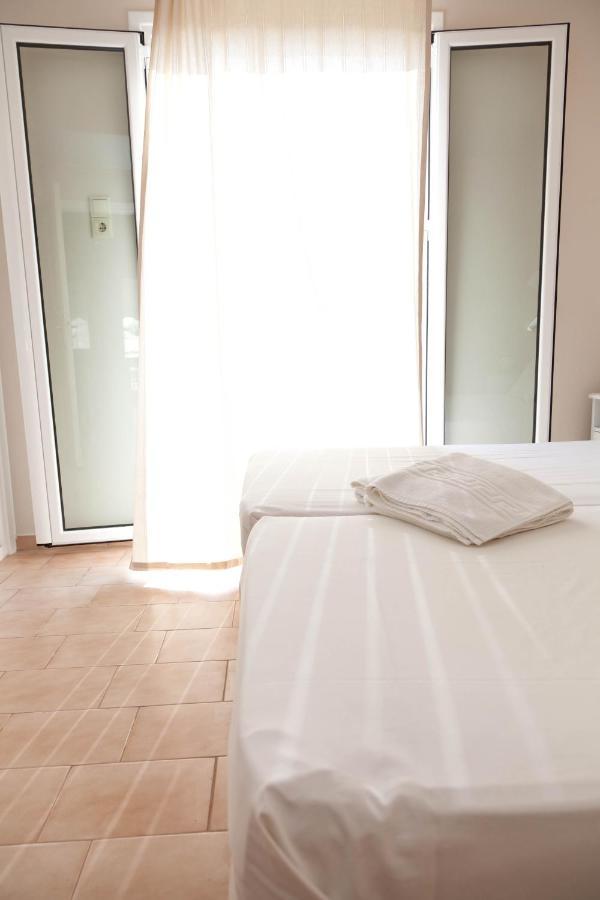 Raisakis Apartments Agia Marina Esterno foto