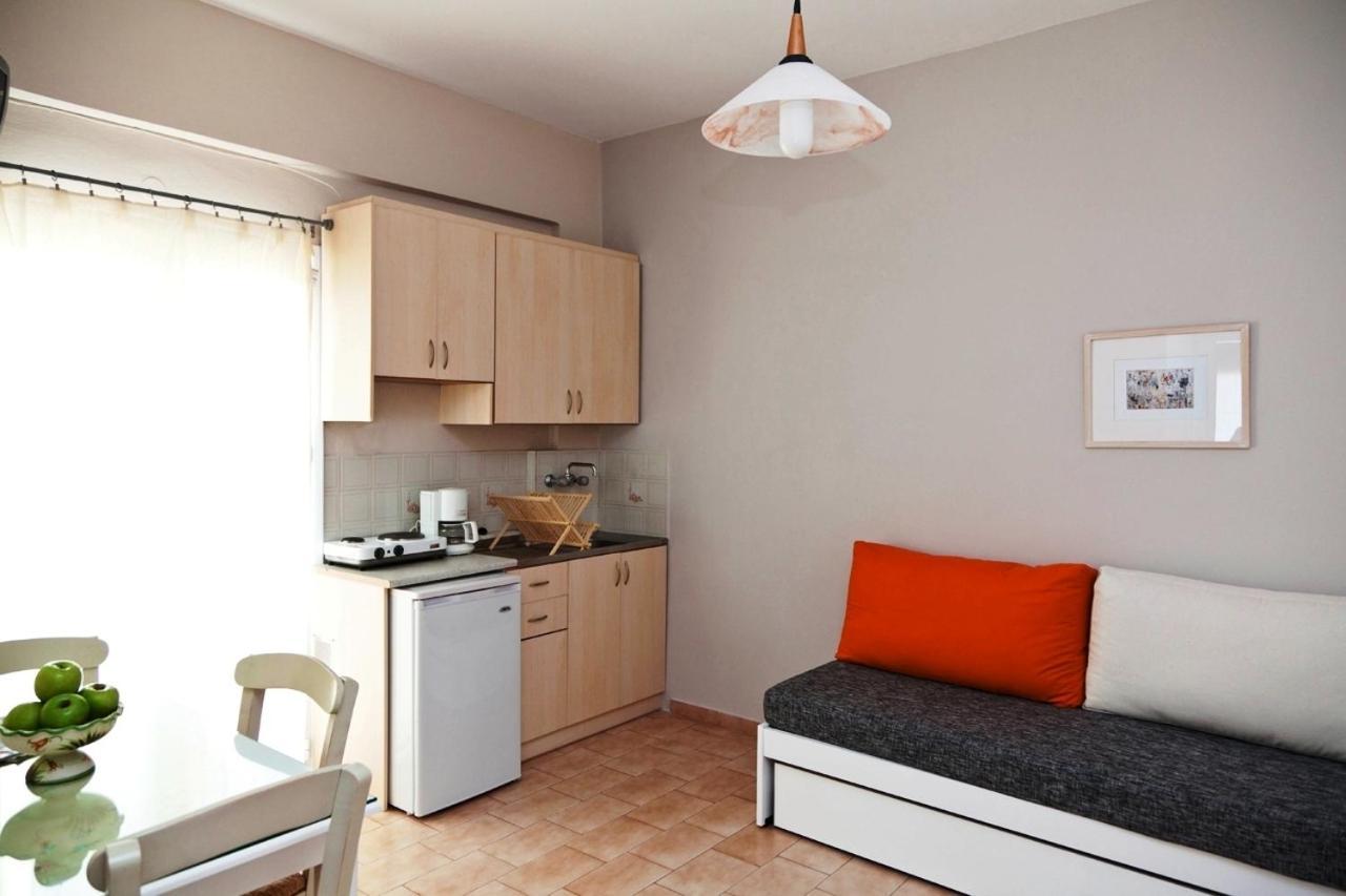 Raisakis Apartments Agia Marina Esterno foto
