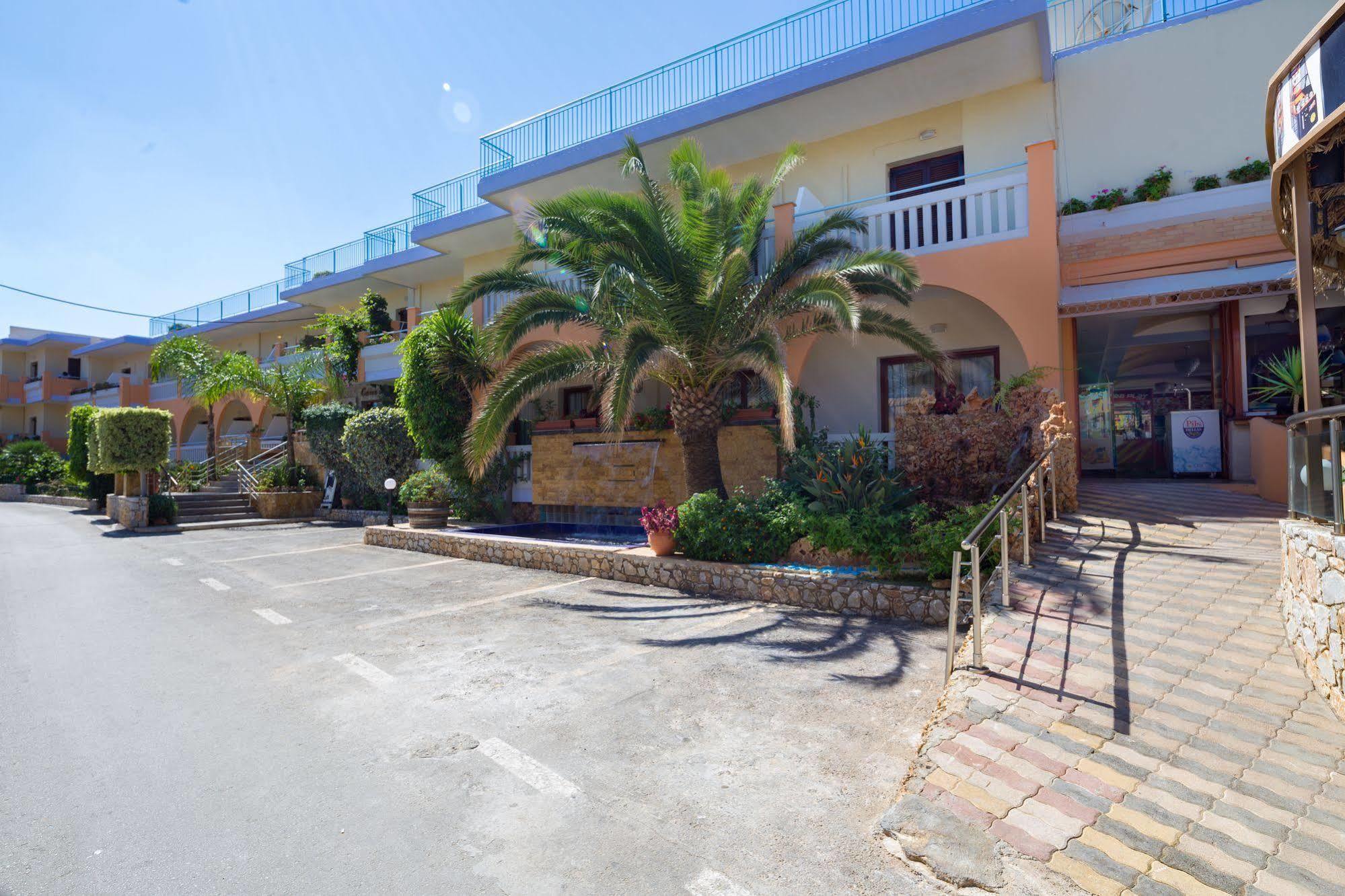 Raisakis Apartments Agia Marina Esterno foto
