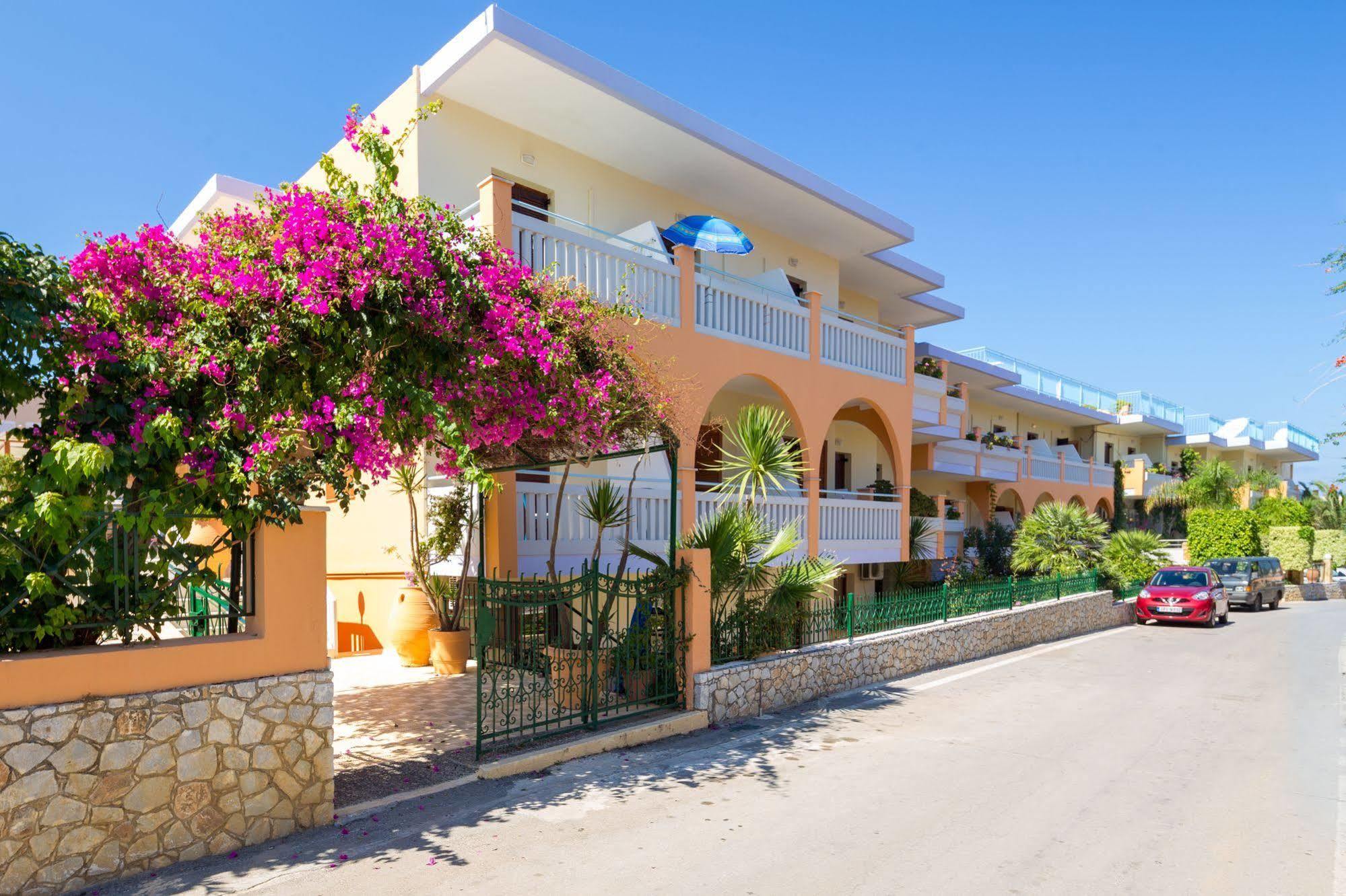 Raisakis Apartments Agia Marina Esterno foto