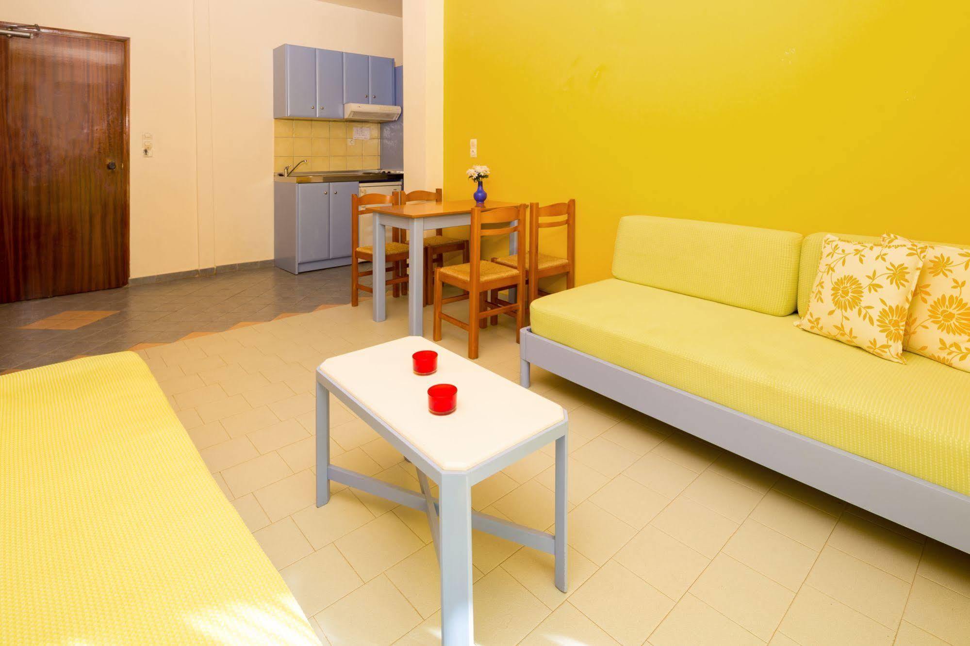 Raisakis Apartments Agia Marina Esterno foto