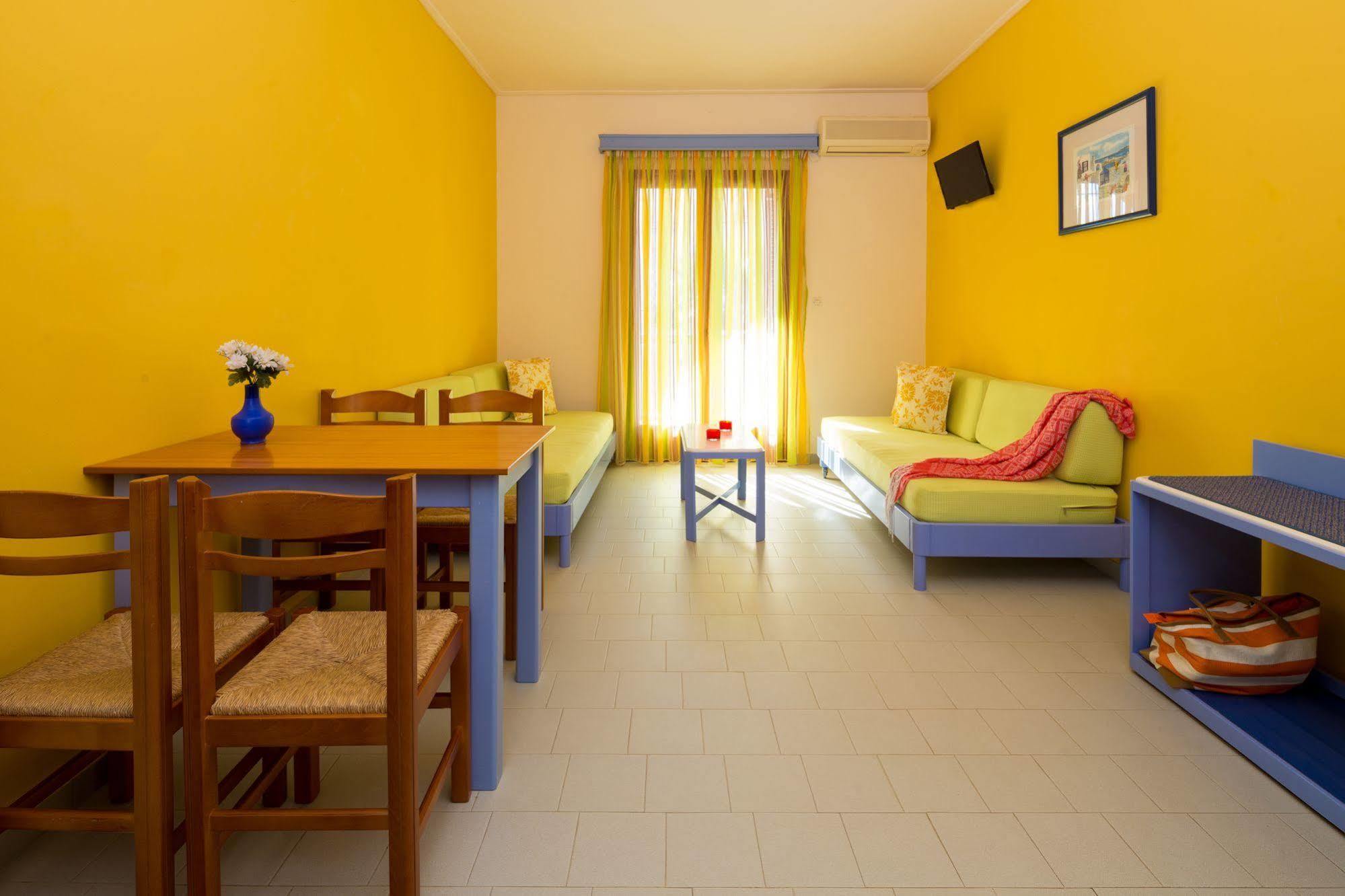 Raisakis Apartments Agia Marina Esterno foto
