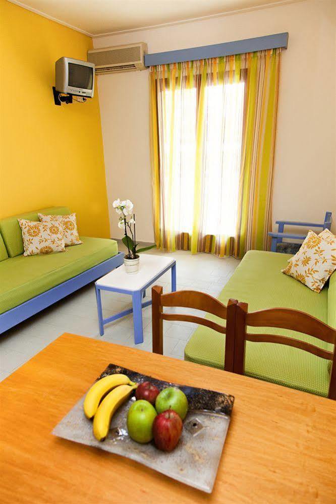 Raisakis Apartments Agia Marina Esterno foto