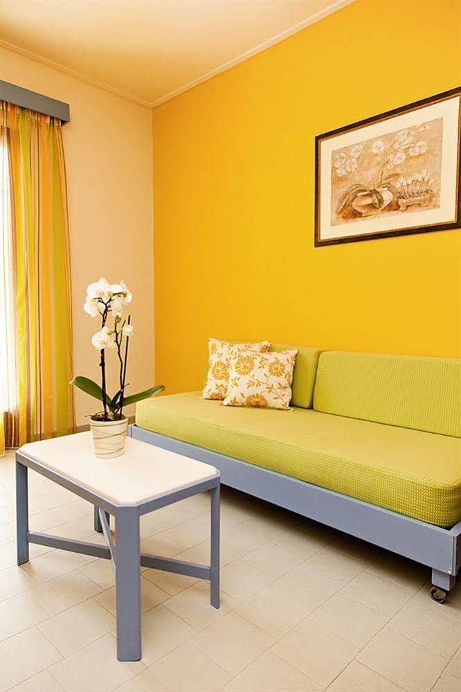 Raisakis Apartments Agia Marina Esterno foto