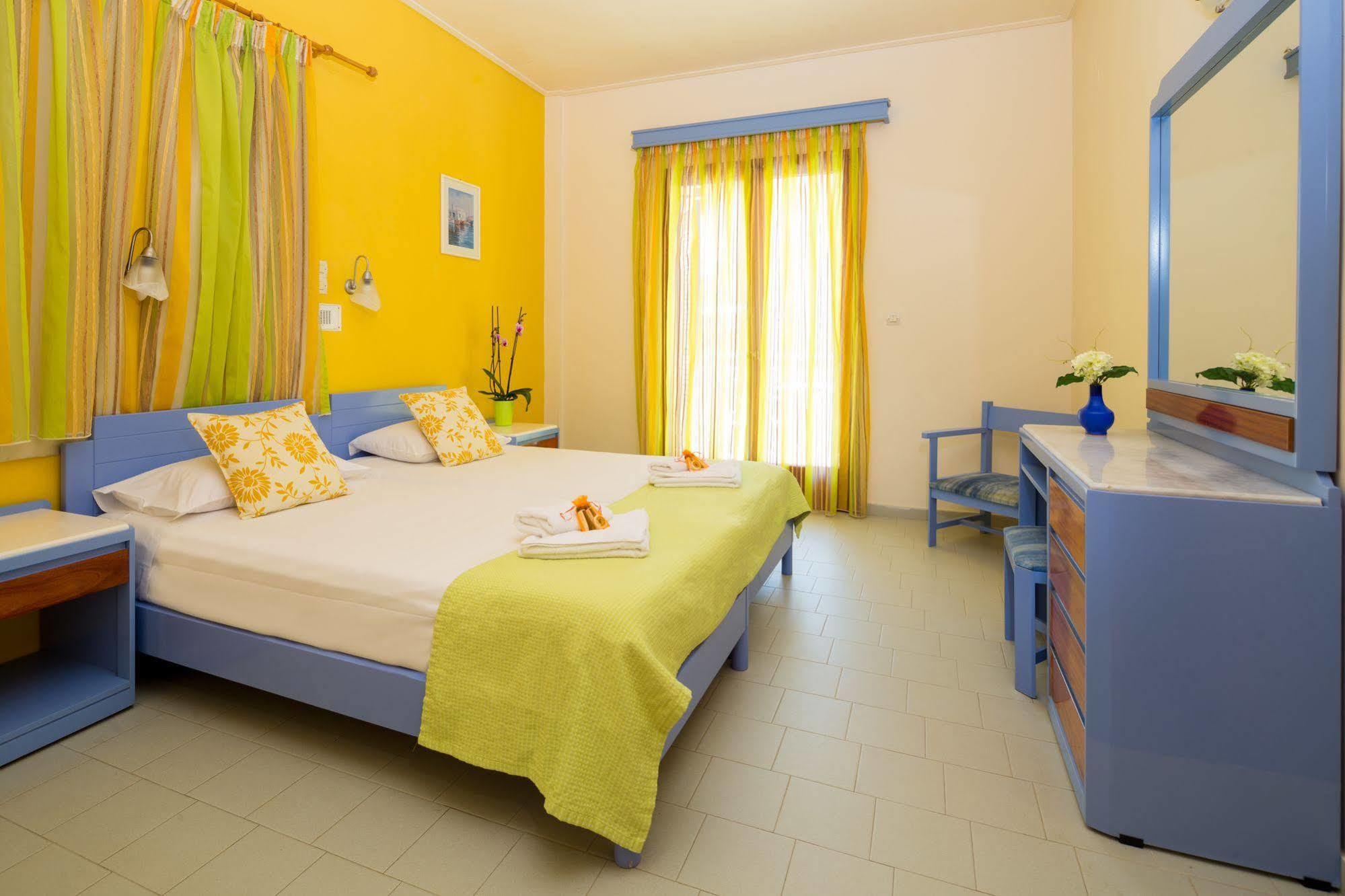 Raisakis Apartments Agia Marina Esterno foto