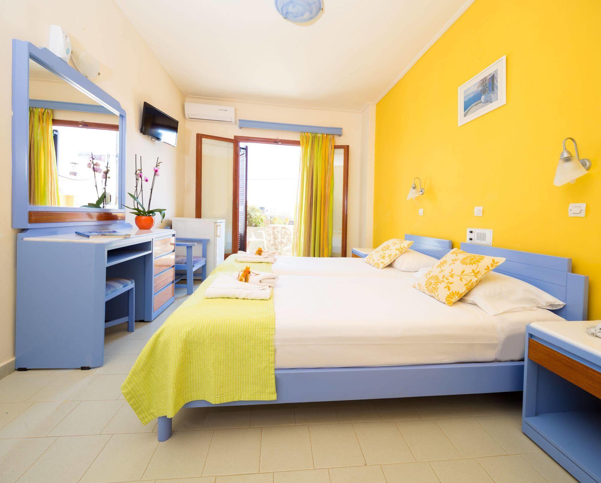 Raisakis Apartments Agia Marina Esterno foto