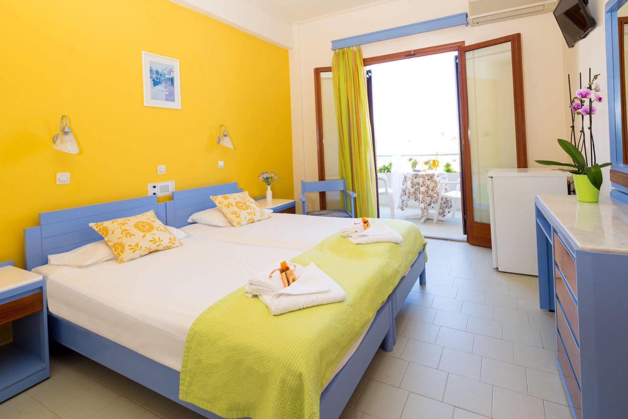 Raisakis Apartments Agia Marina Esterno foto