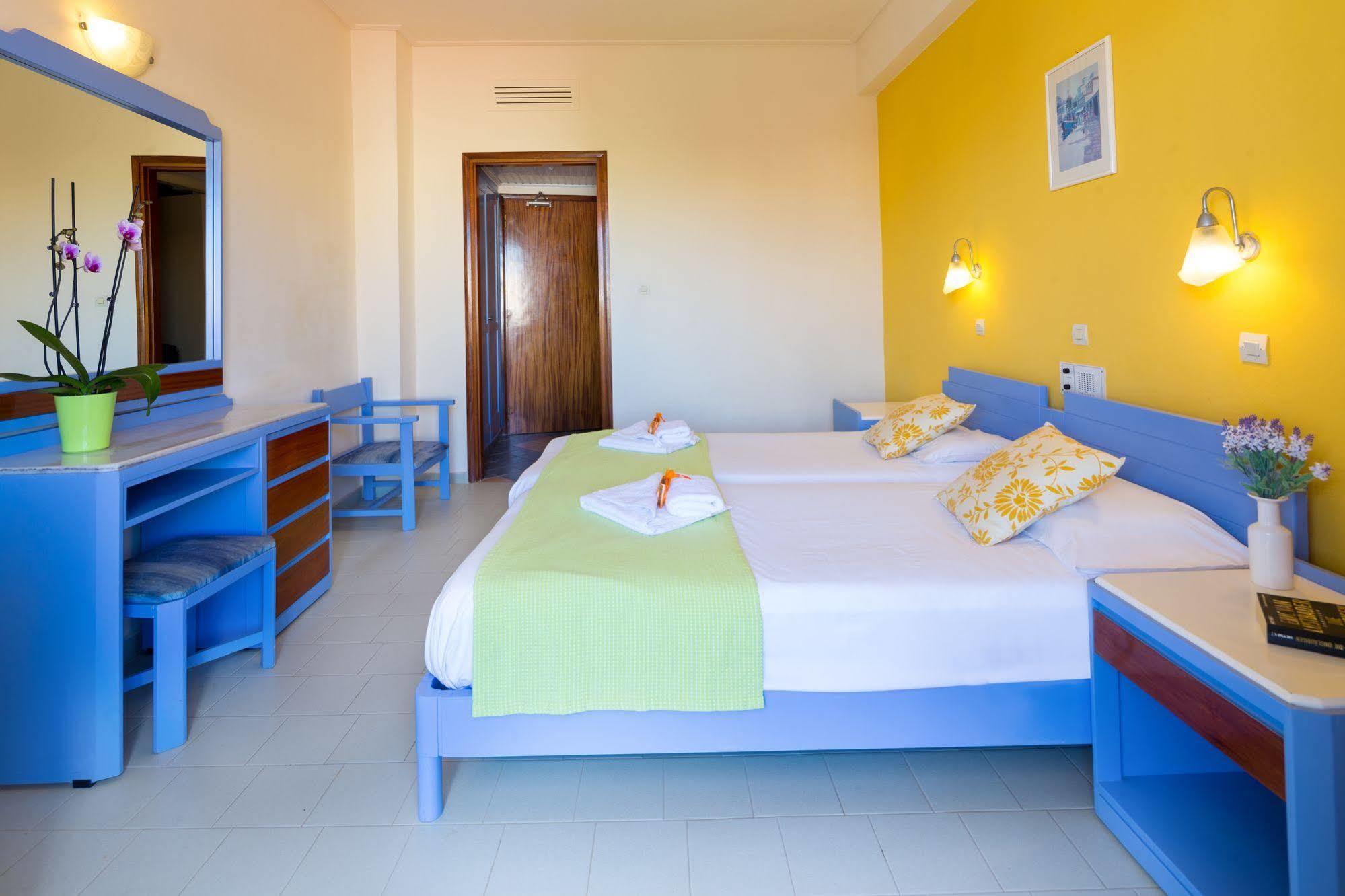 Raisakis Apartments Agia Marina Esterno foto