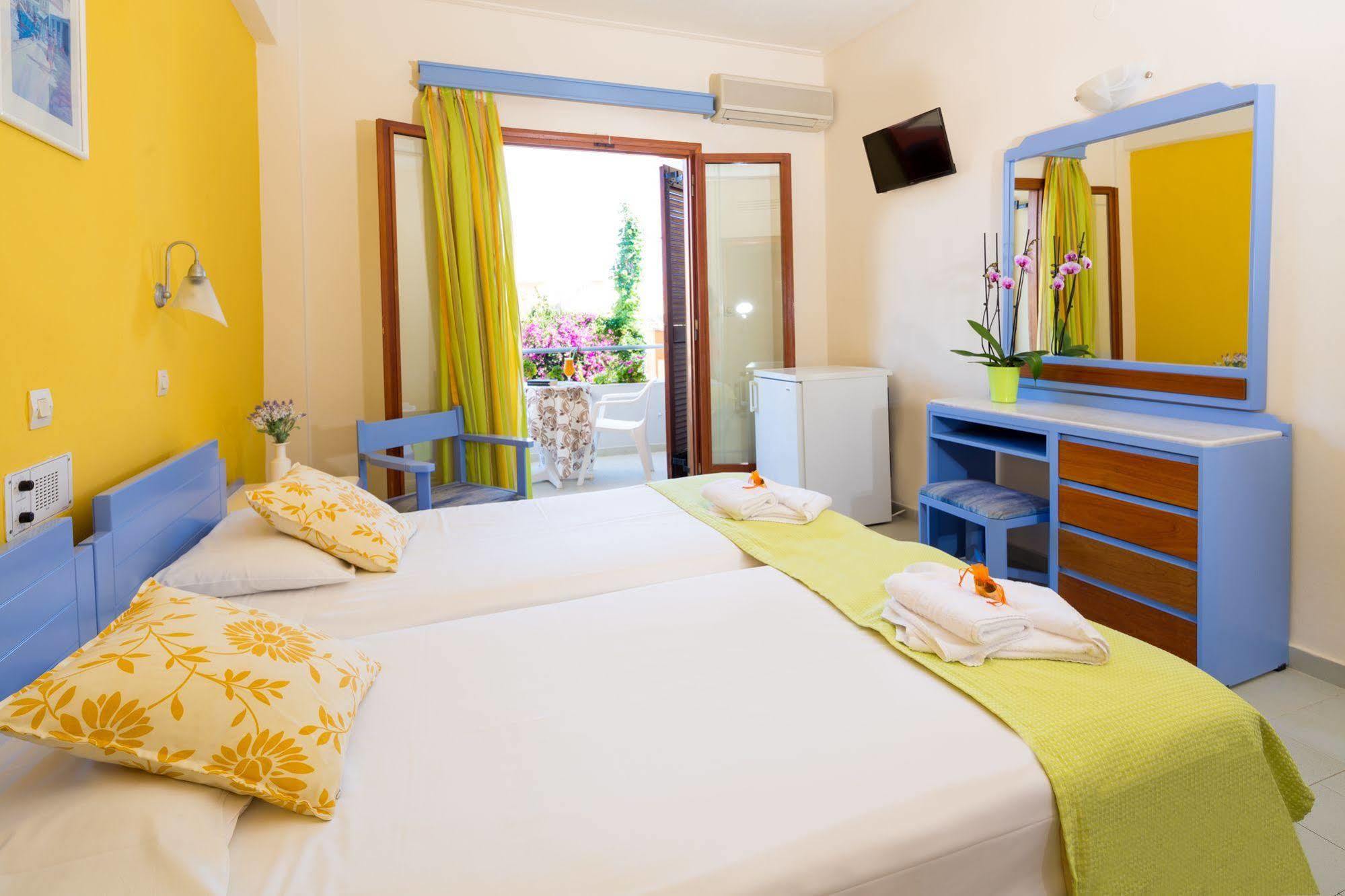 Raisakis Apartments Agia Marina Esterno foto