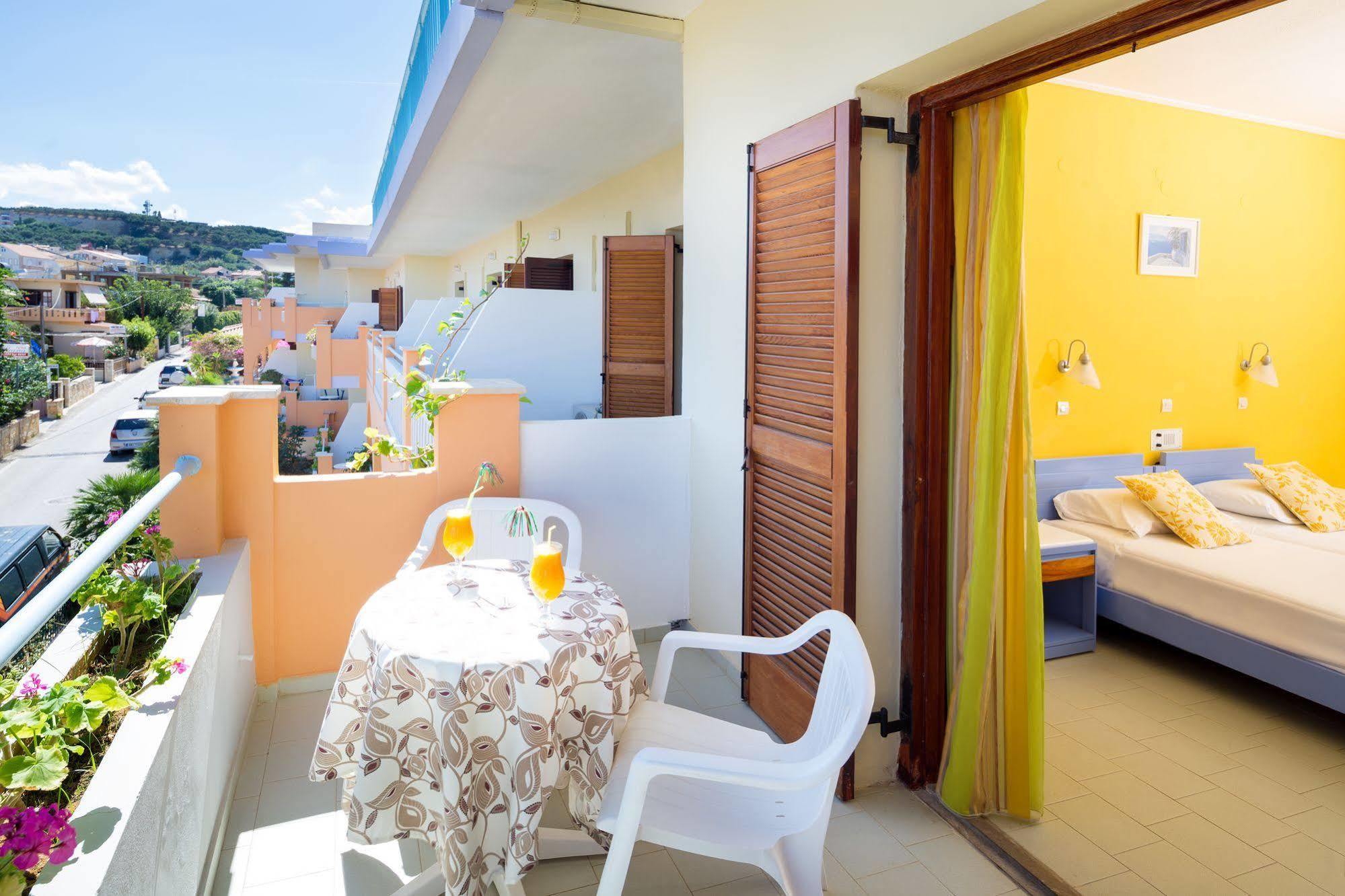 Raisakis Apartments Agia Marina Esterno foto