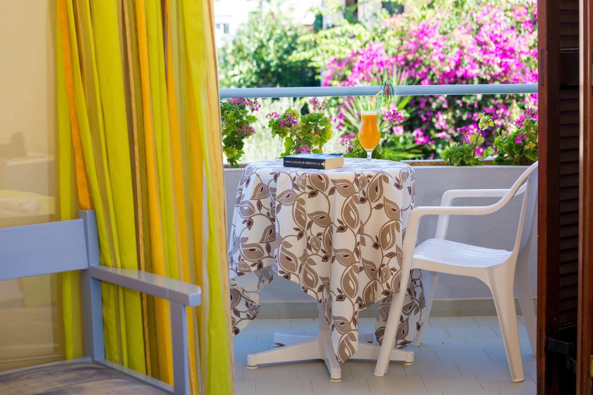 Raisakis Apartments Agia Marina Esterno foto