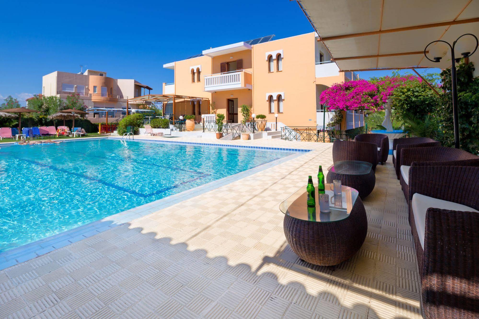 Raisakis Apartments Agia Marina Esterno foto